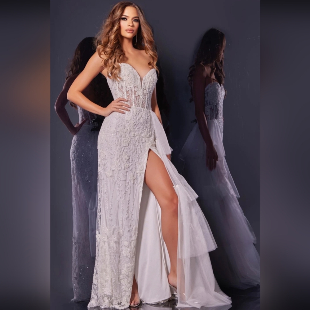 Sweetheart Neckline Gown with Layered Tulle Skirt 34390.